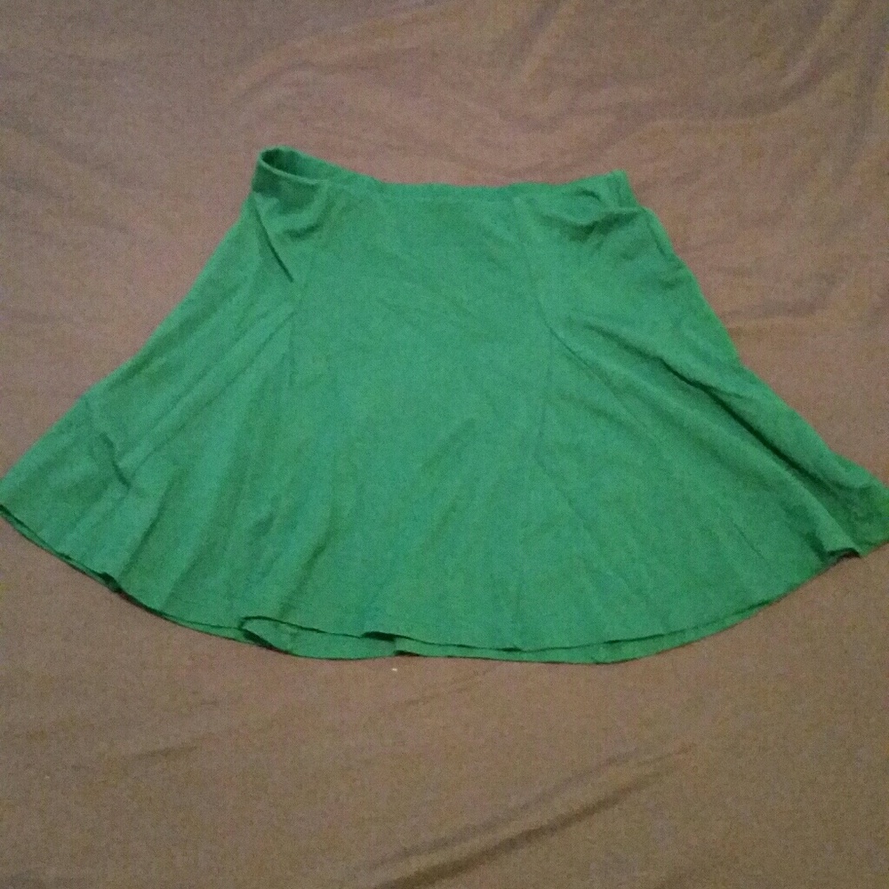 Free with purchase - Green skirt forever 21
